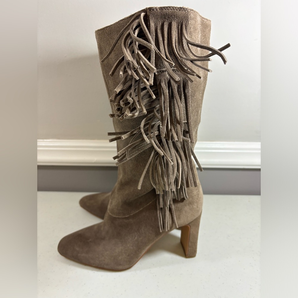 Vince Camuto tan suede 8m women’s mid calf pull-on boots.